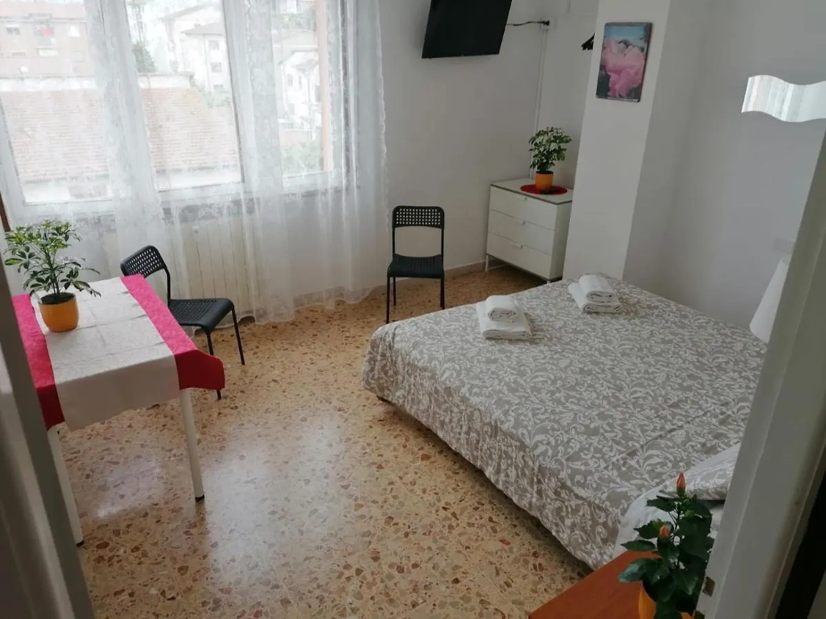Casa Doina Airport Apartment Pisa Italy