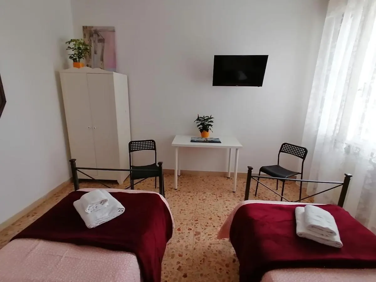 Casa Doina Airport Apartment Pisa Italy