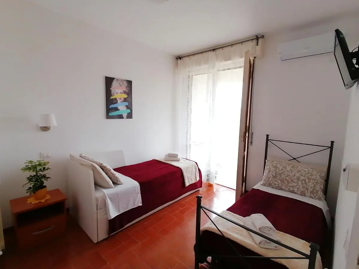 Casa Doina Airport Apartment Pisa Italy