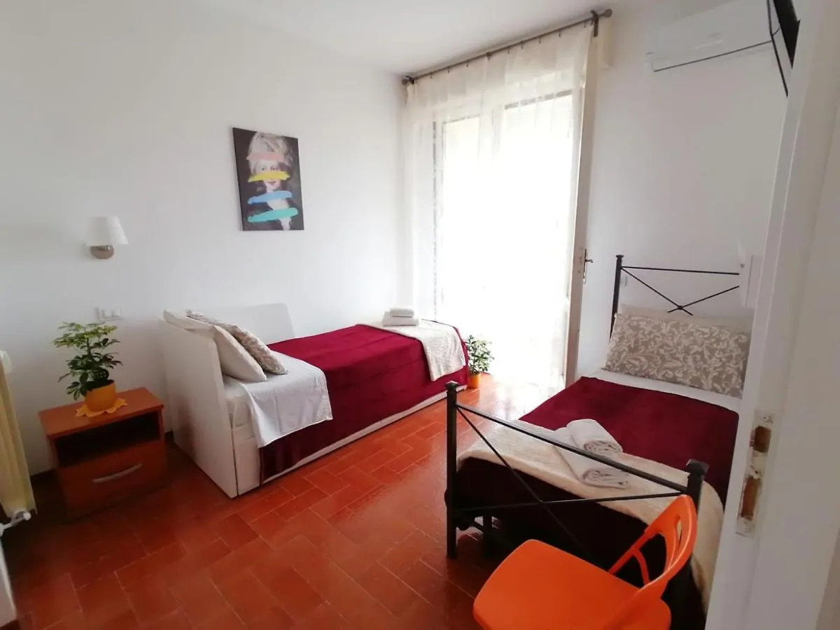 Casa Doina Airport Apartment Pisa